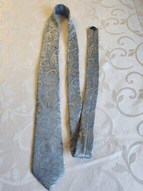 Bellissimo Silver Blue Paisley Classic Neck Tie, L 61 X W 2.5"